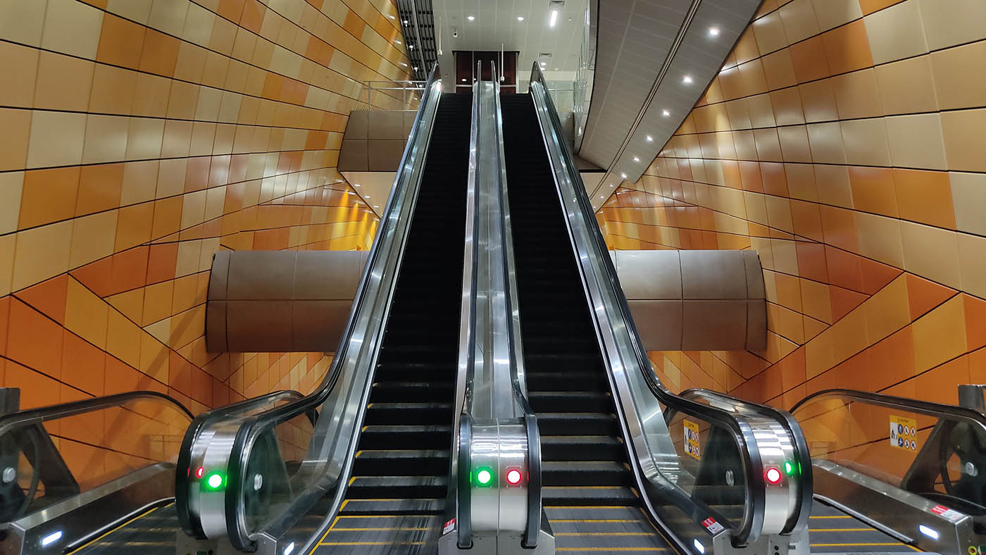 Bencoolen MRT Station - - Escalator