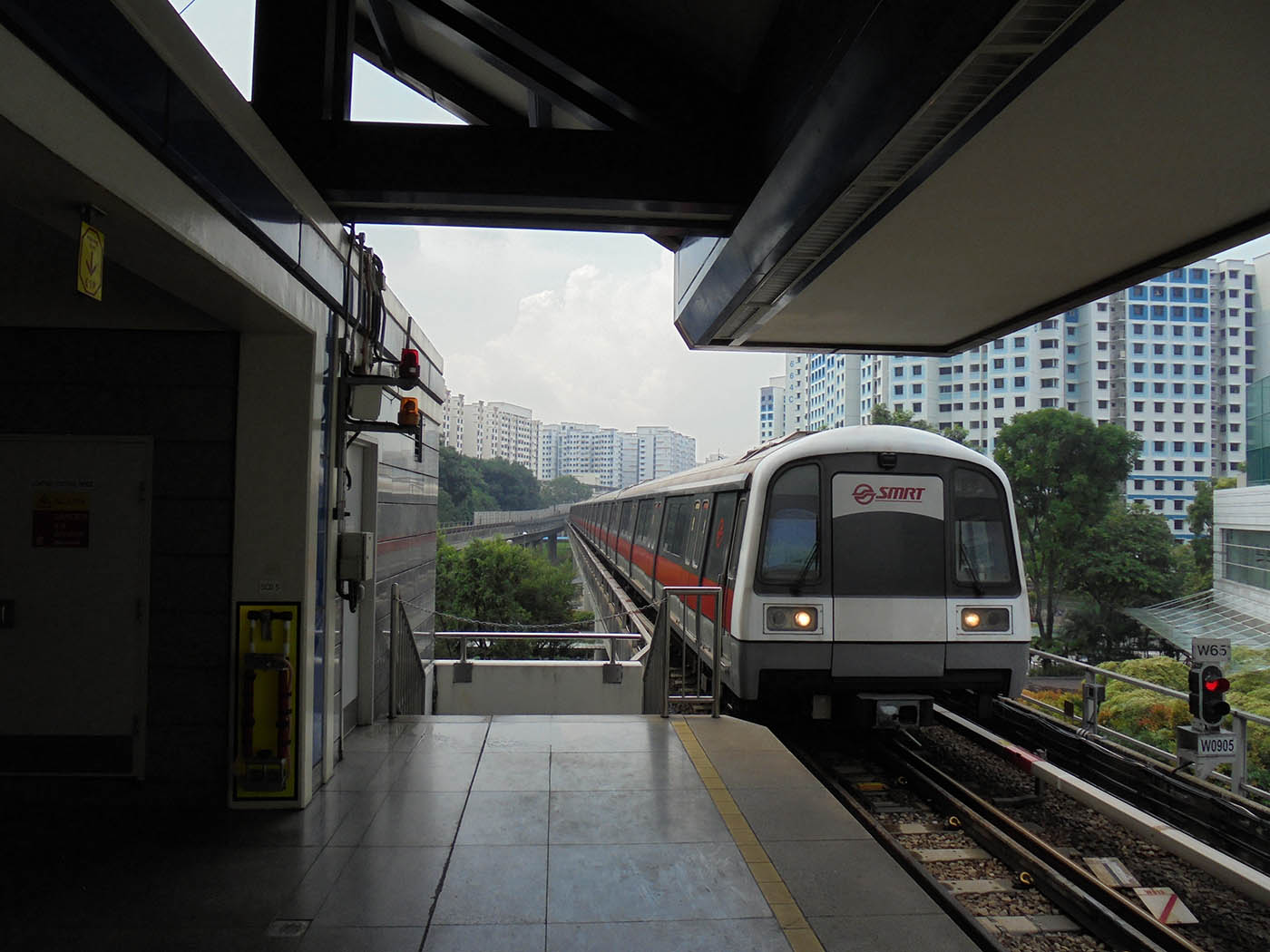 Boon Lay MRT Station - - Platform With Train Approaching