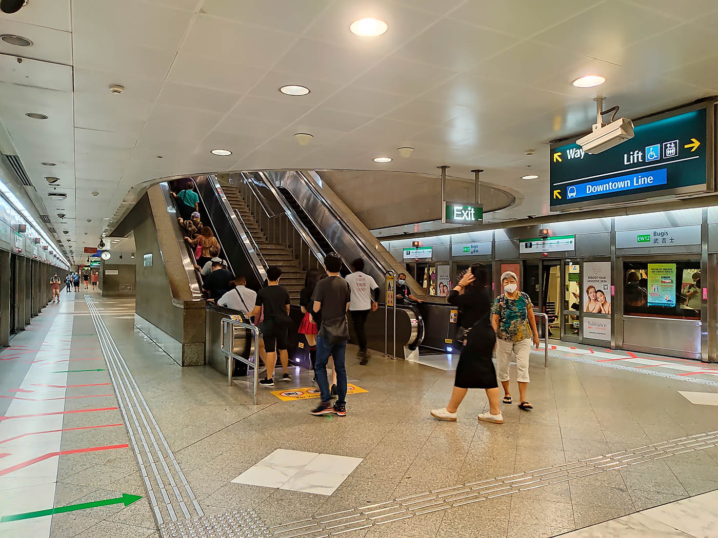 Bugis MRT Station - - EW12 Platforms