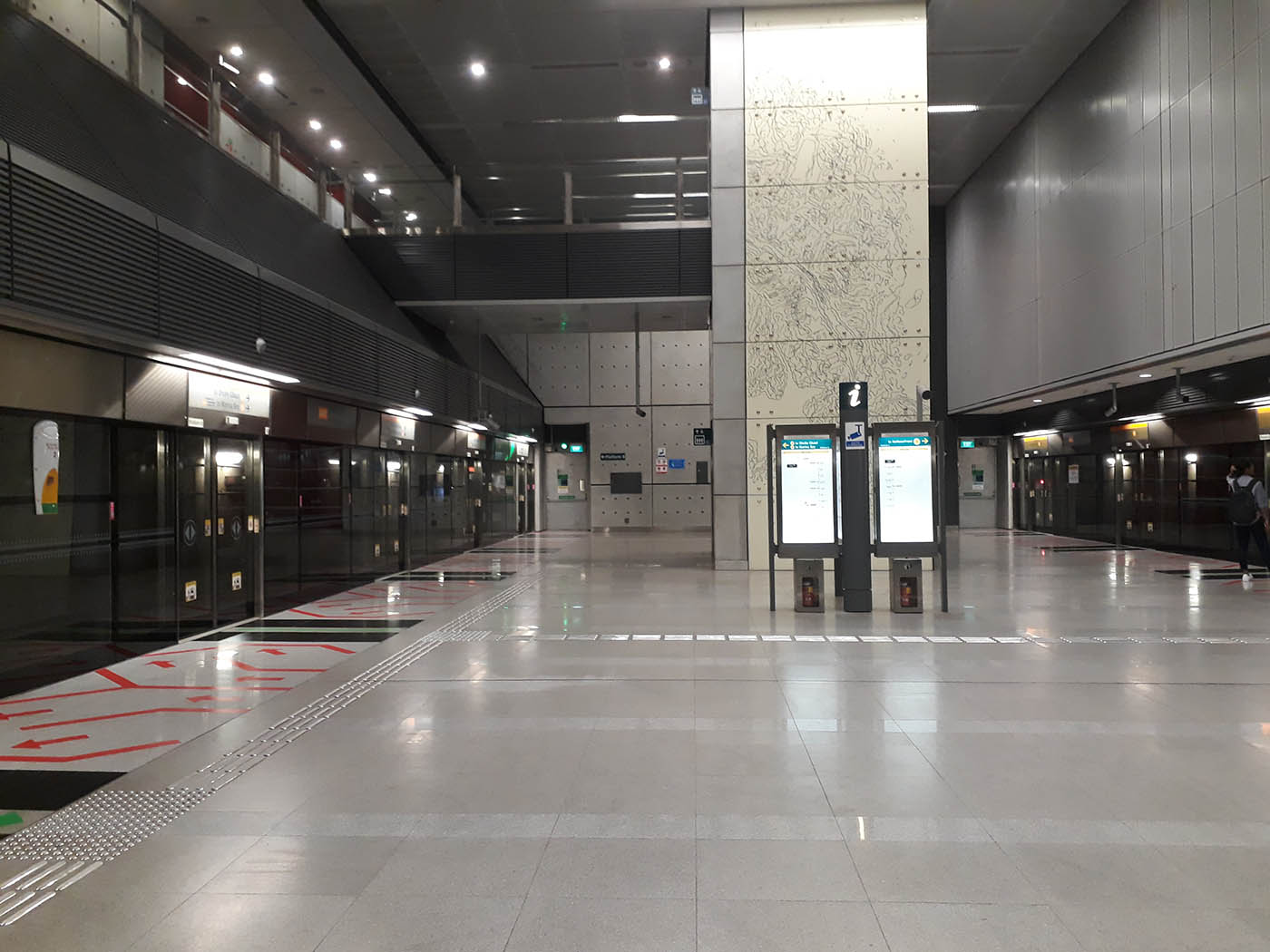 Caldecott MRT Station - - CC17 Platforms