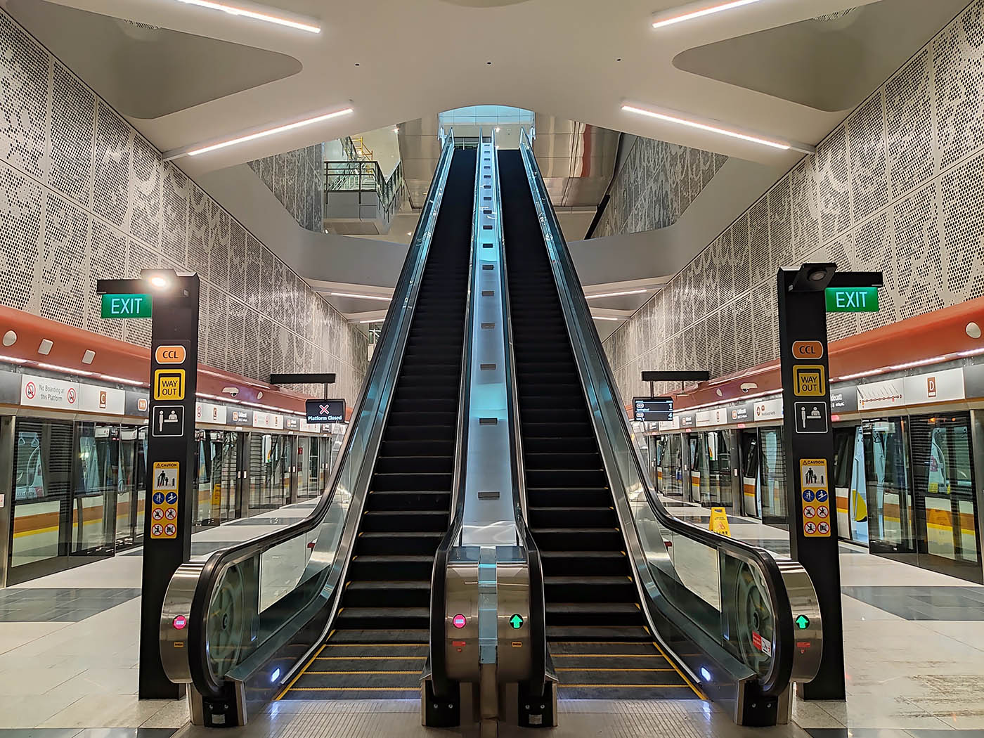Caldecott MRT Station - - TE9 Platforms