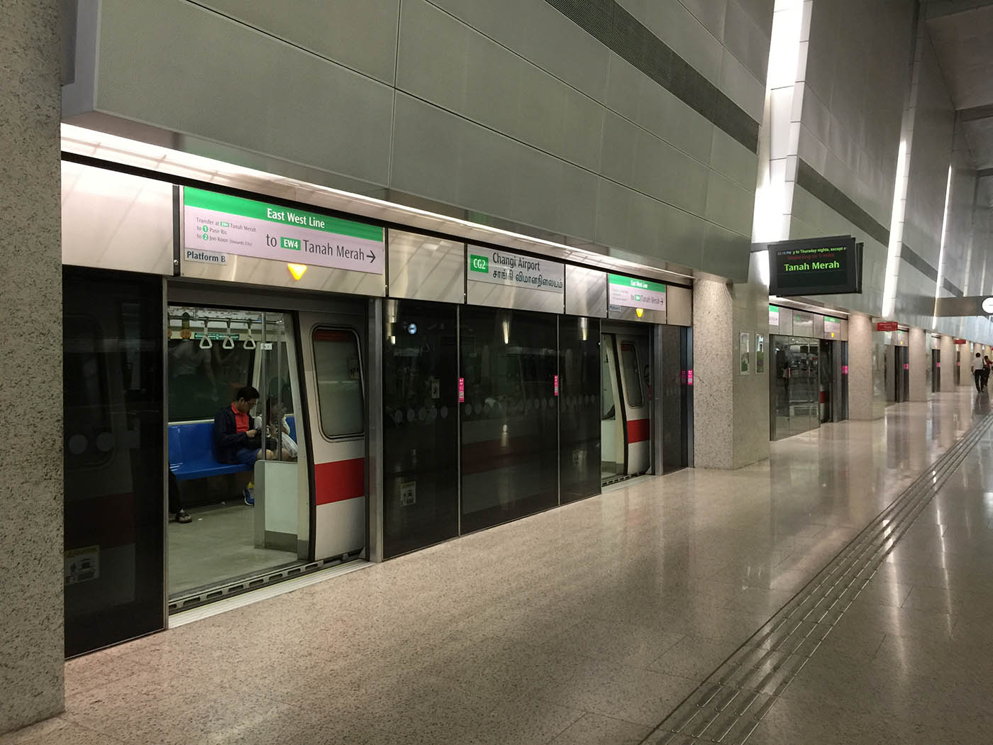 Changi Airport MRT Station - - Platform B
