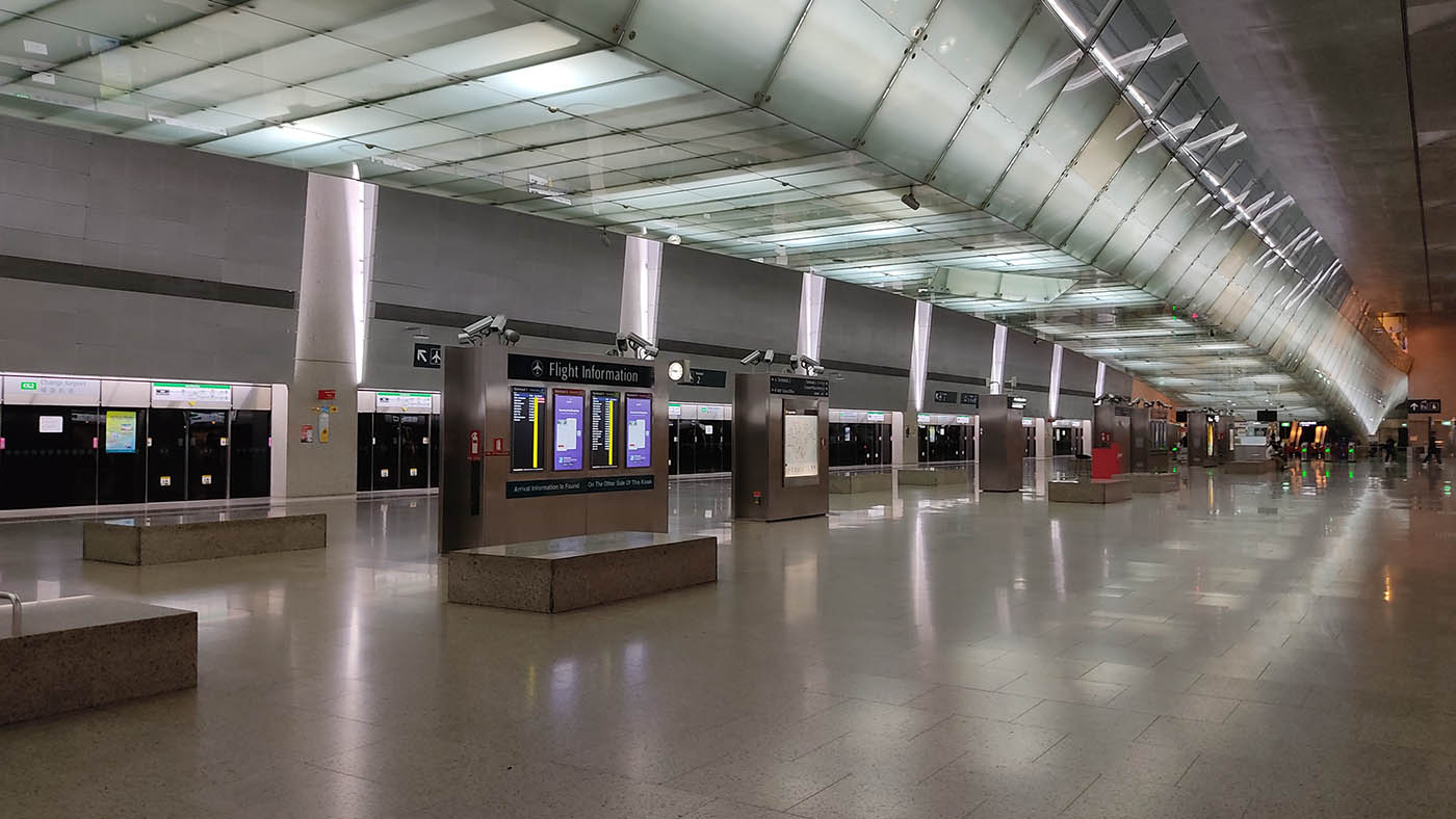 Changi Airport MRT Station - - Platform