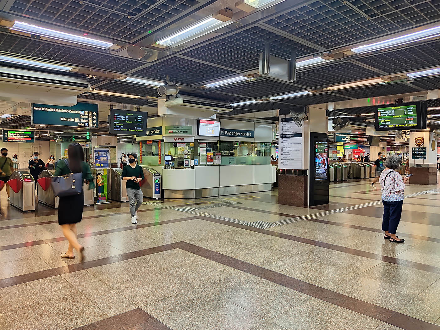 City Hall MRT Station - - Concourse