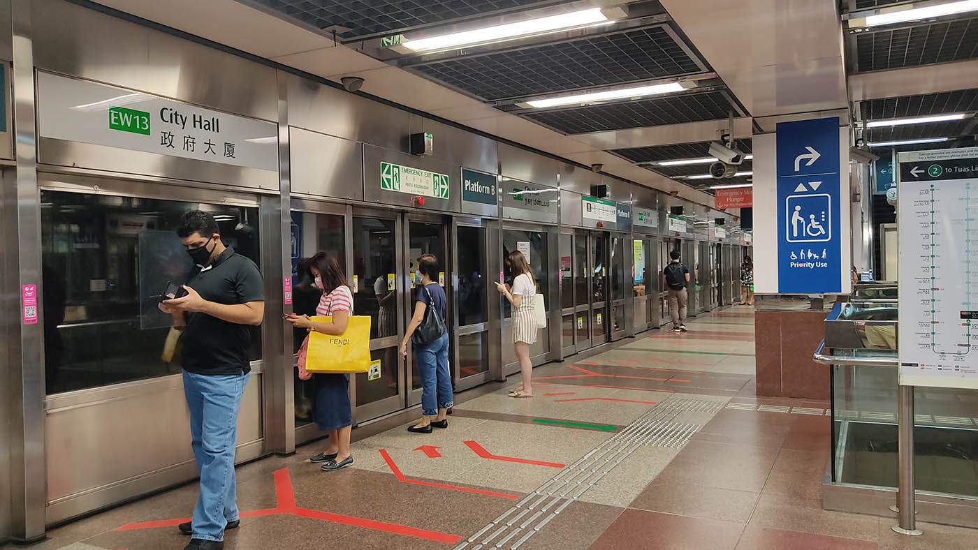 City Hall MRT Station - - Platform B