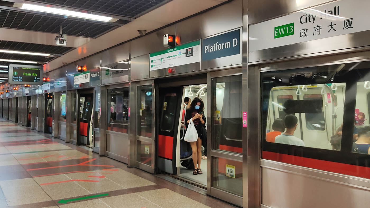 City Hall MRT Station - - Platform D