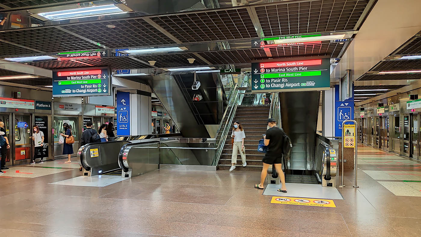 City Hall MRT Station - - Platforms A and B