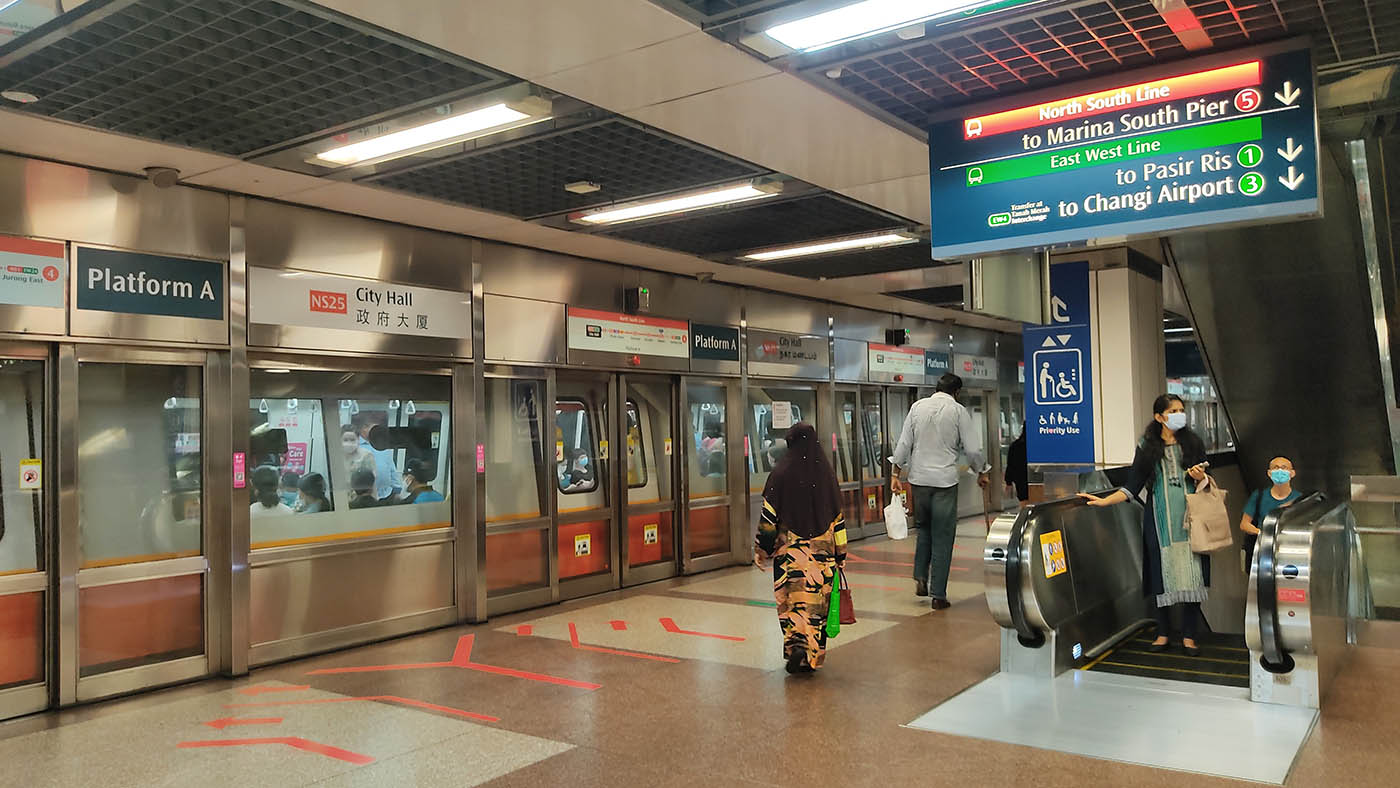 City Hall MRT Station - - Platform A