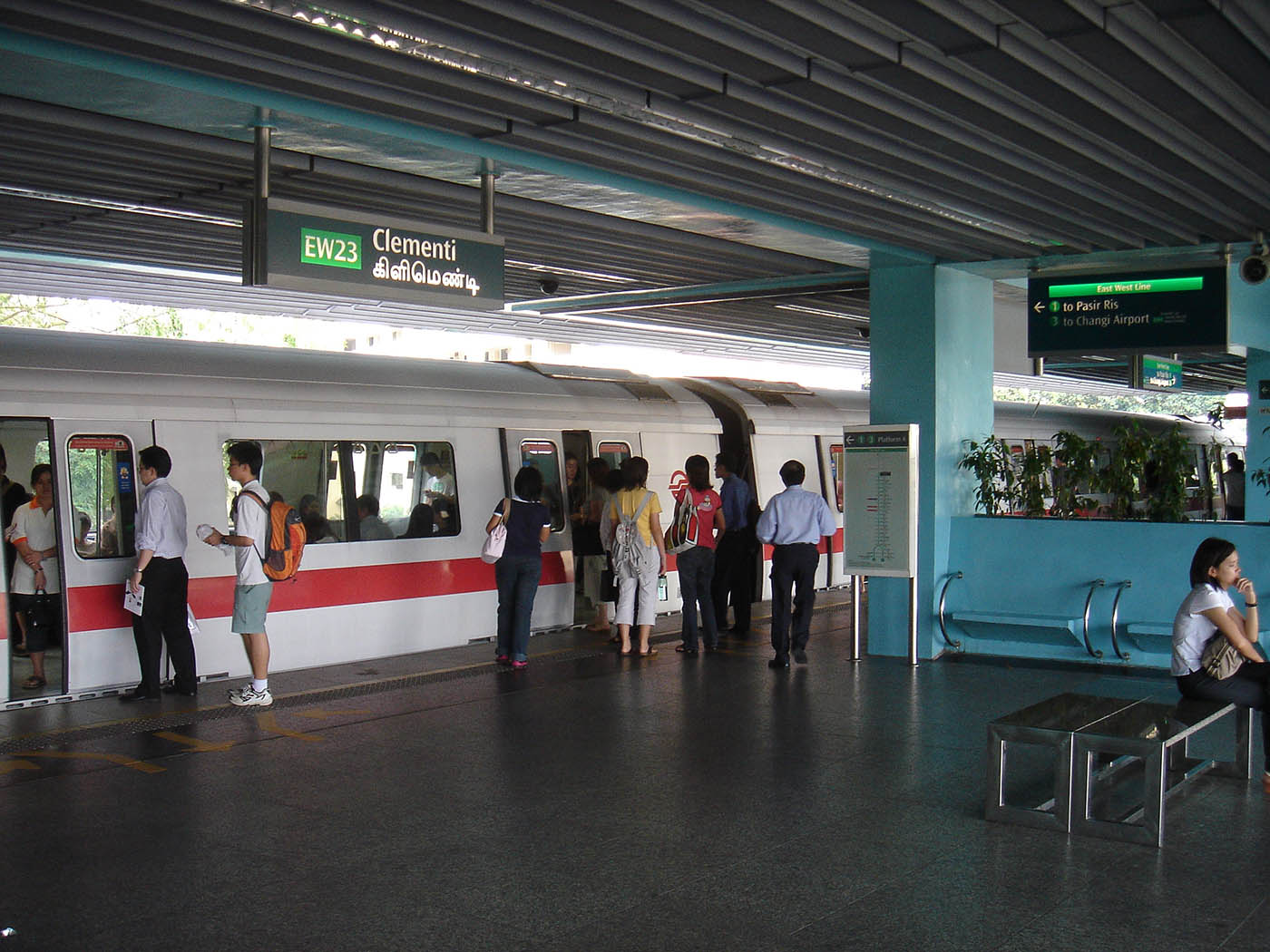 Clementi MRT Station - - Platform