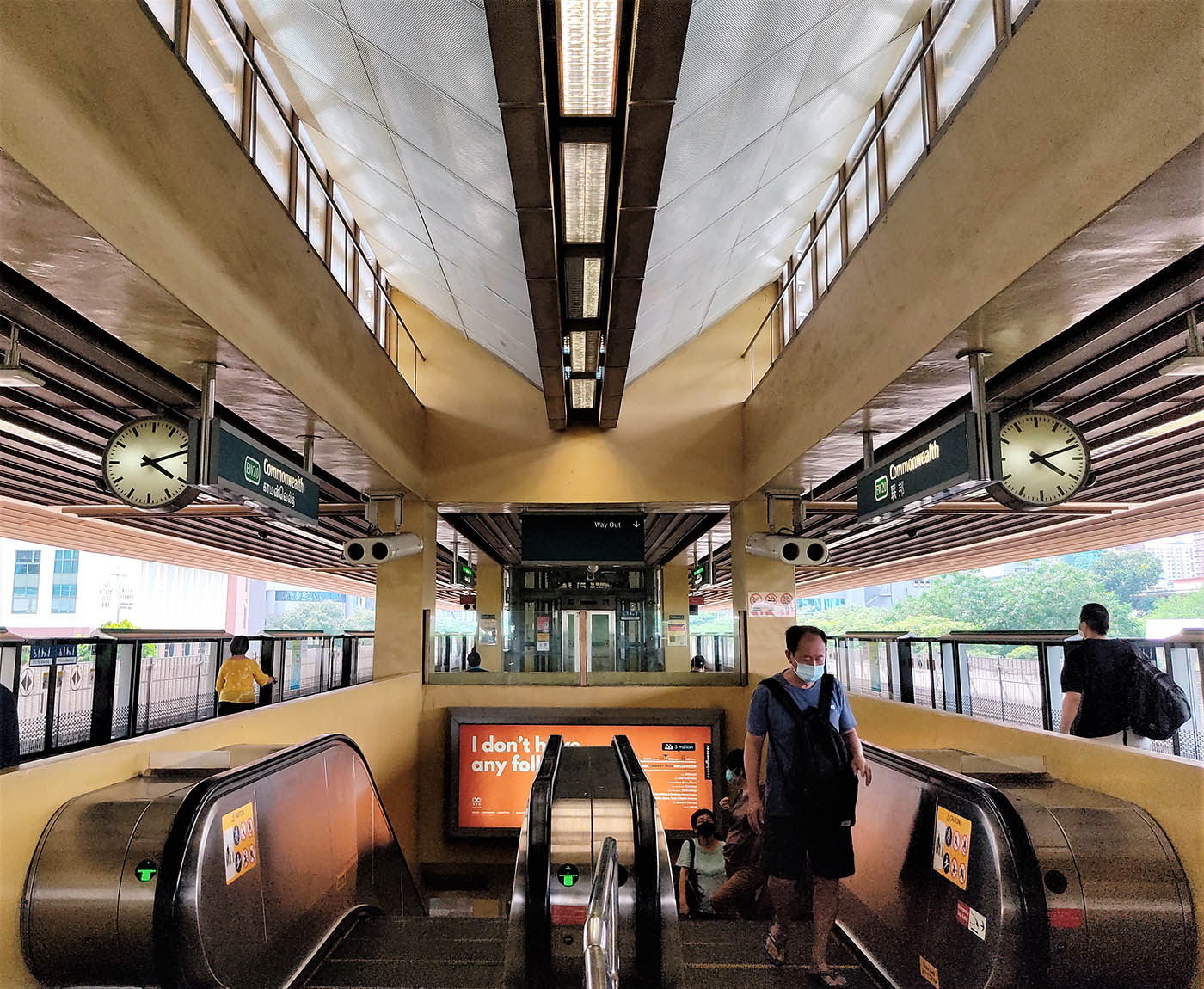 Commonwealth MRT Station - - Platforms