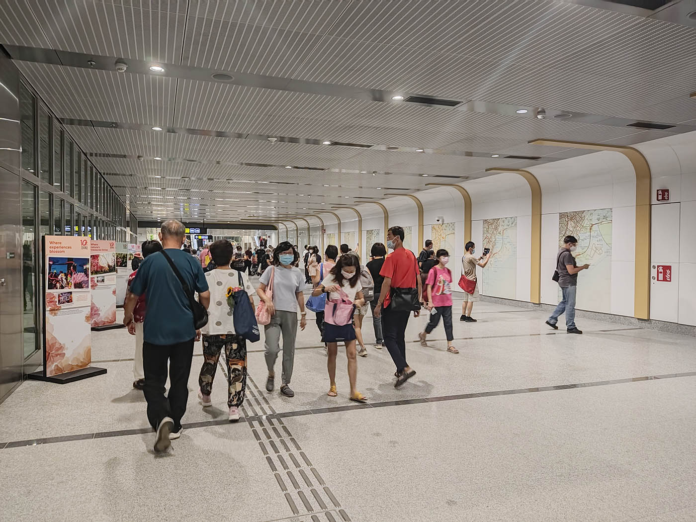 Gardens By The Bay MRT Station - - Linkway