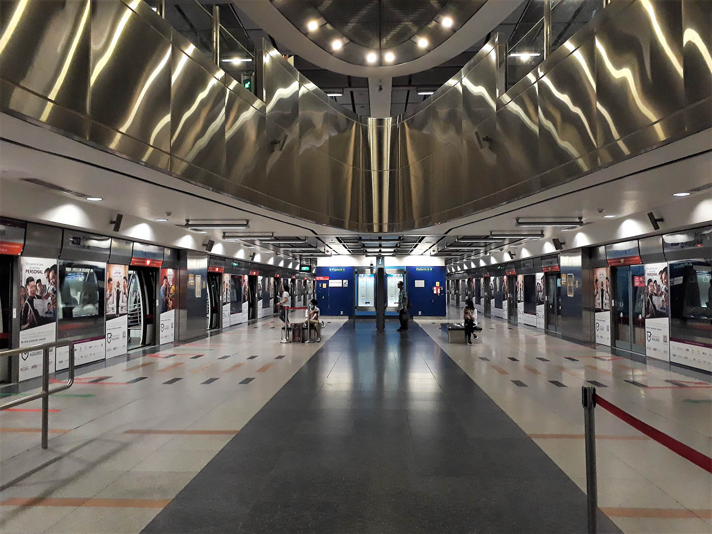 HarbourFront MRT Station - - North East Line Platform