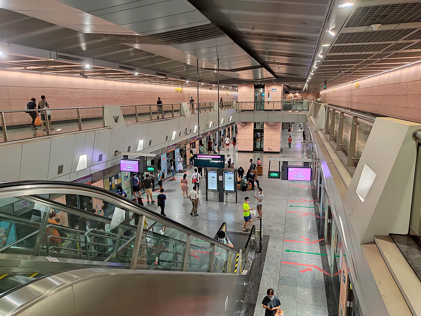 Hougang MRT Station - - Platforms
