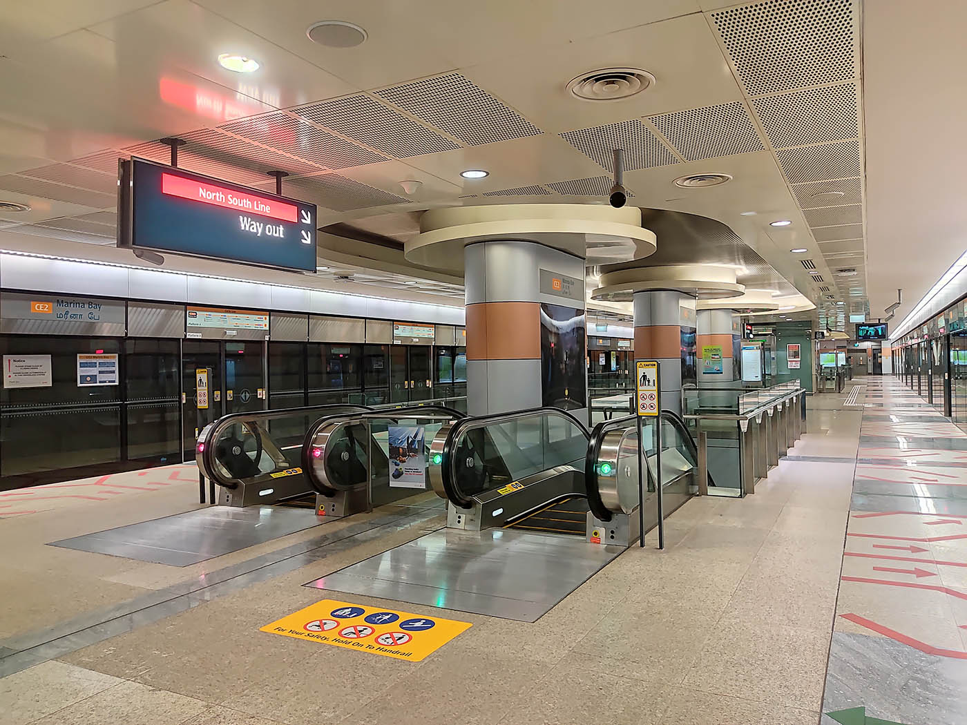 Marina Bay MRT Station - - CE2 Platforms