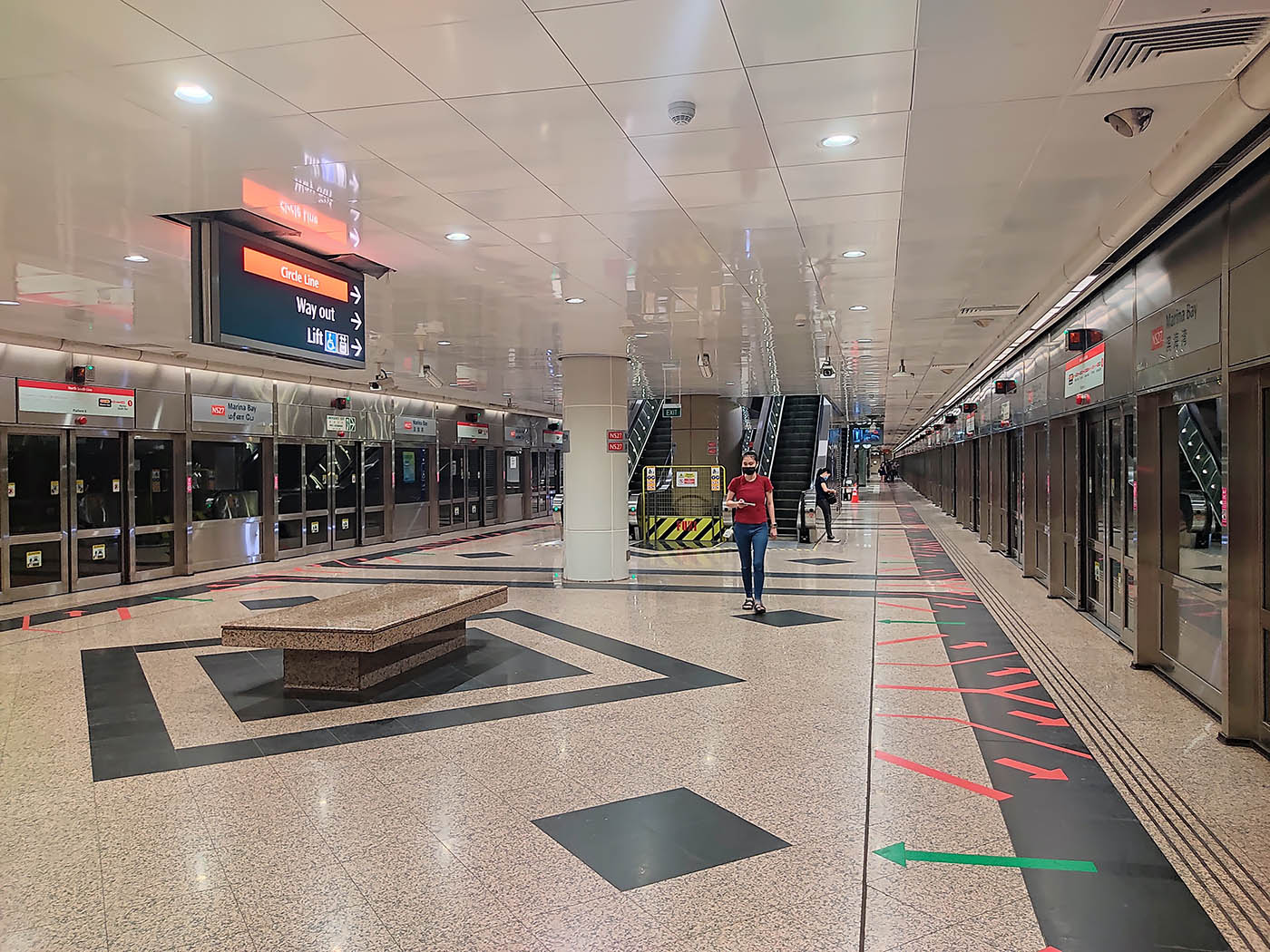 Marina Bay MRT Station - - NS27 Platforms