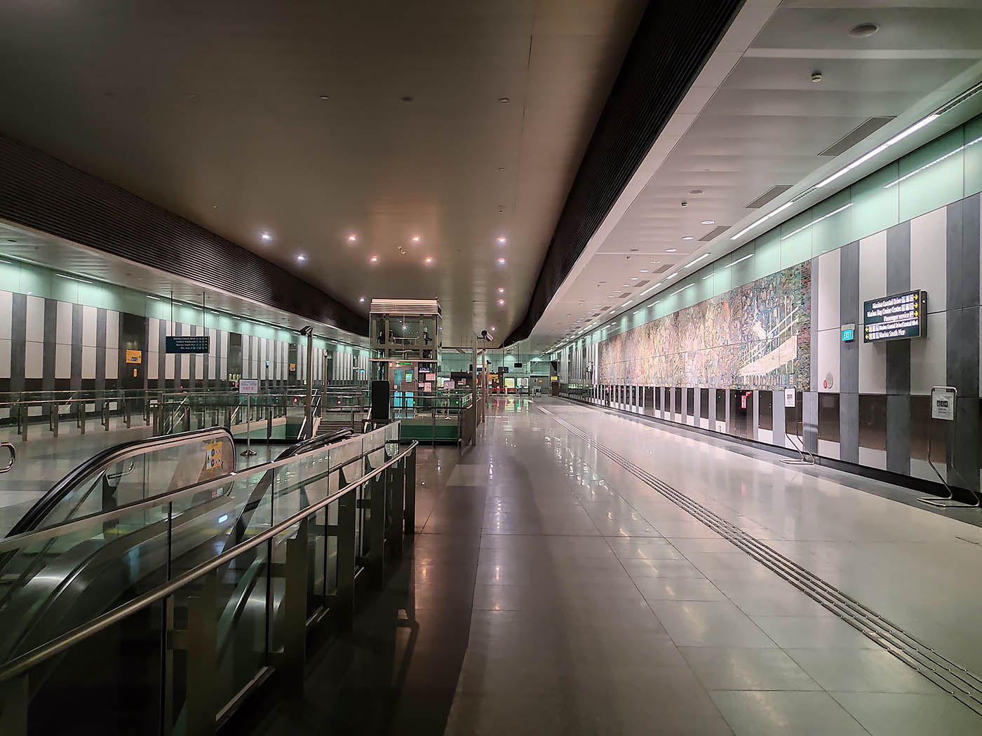 Marina South Pier MRT Station - - Concourse