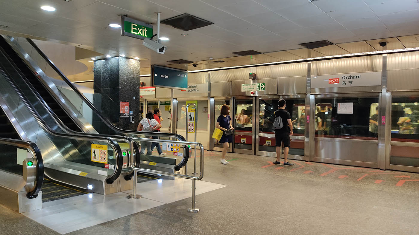 Orchard MRT Station - - NS22 Platform B