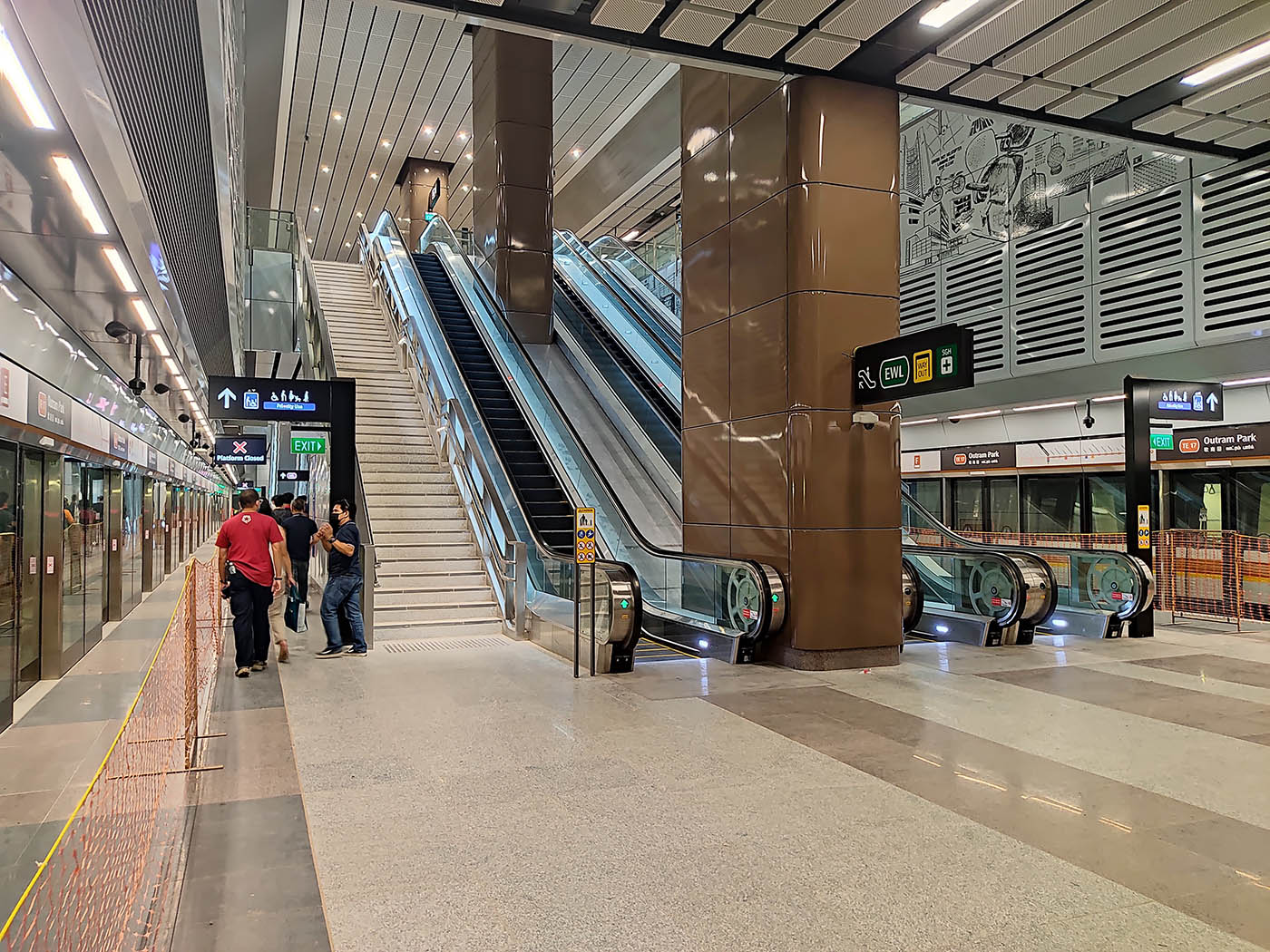 Outram Park MRT Station - - TE17 Platforms