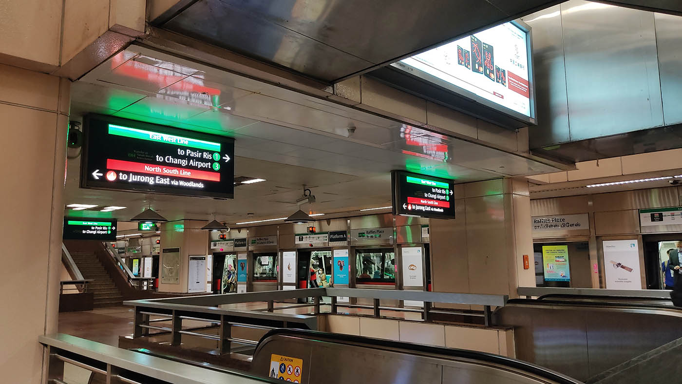 Raffles Place MRT Station - - Platforms