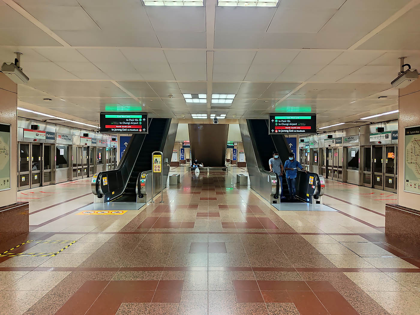 Raffles Place MRT Station - - NS26/EW14 Platforms C and D