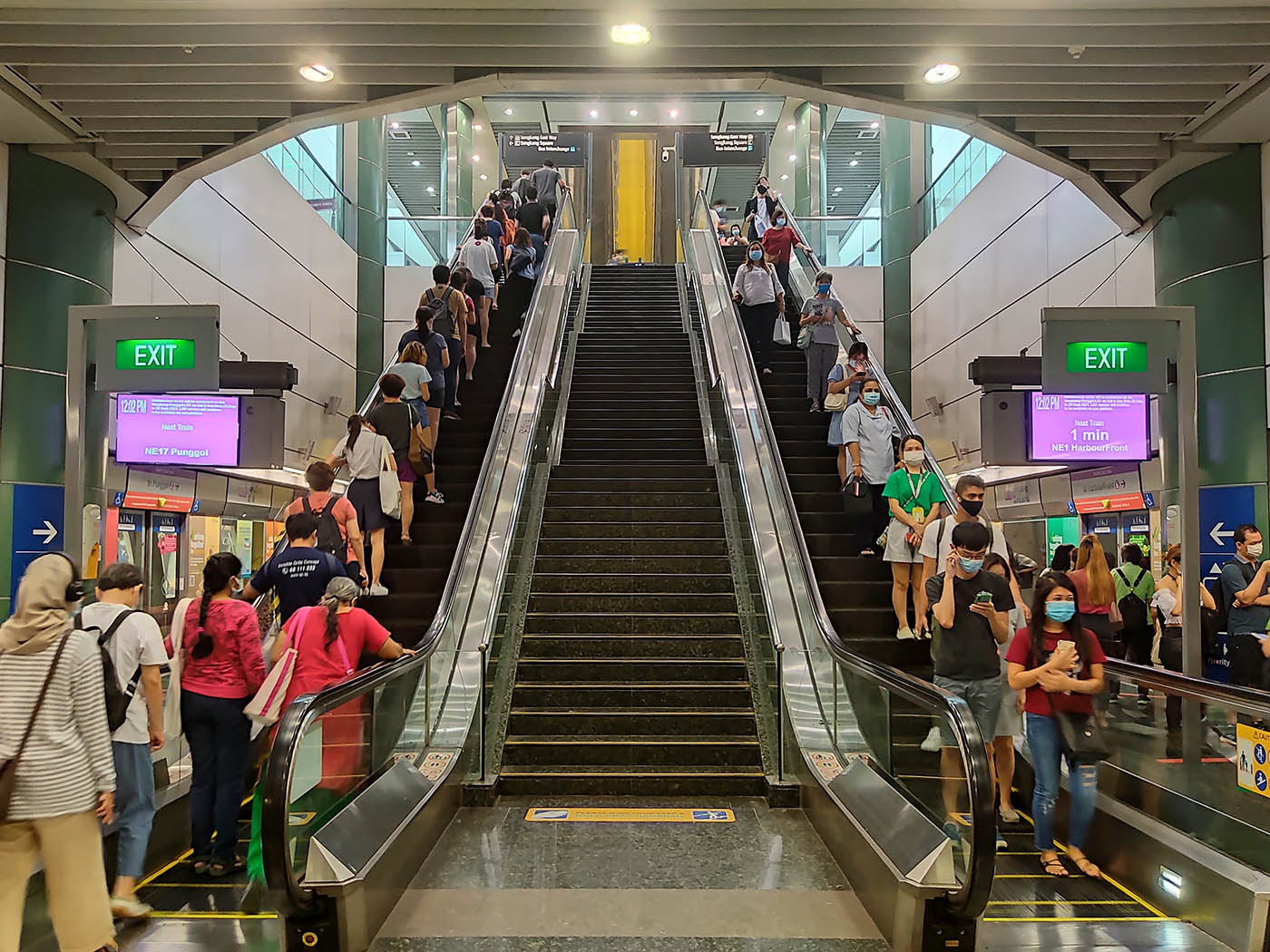 Sengkang MRT Station - - NE16 Platforms