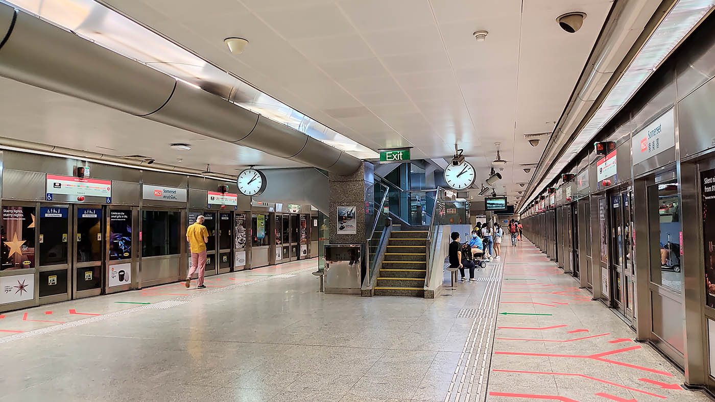 Somerset MRT Station - - Platforms
