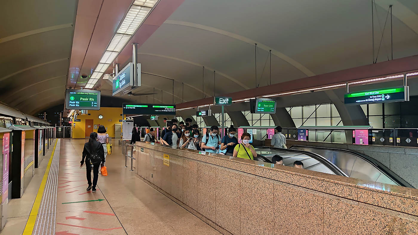 Tampines MRT Station - - EW2 Platforms