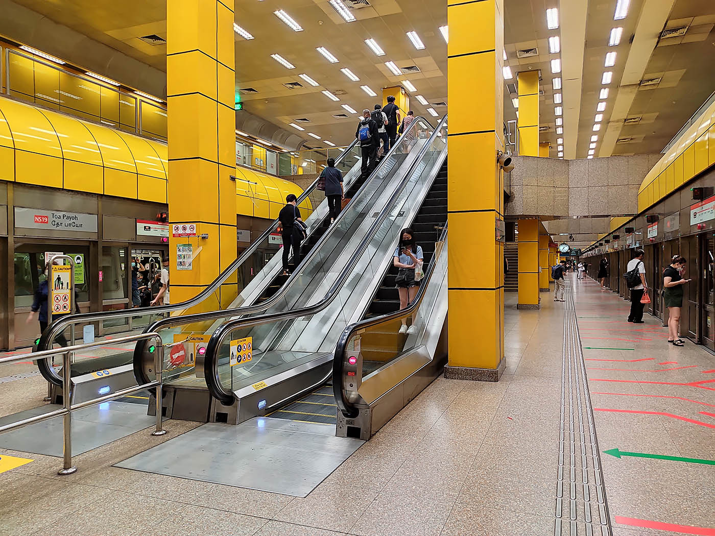 Toa Payoh MRT Station - - Platforms